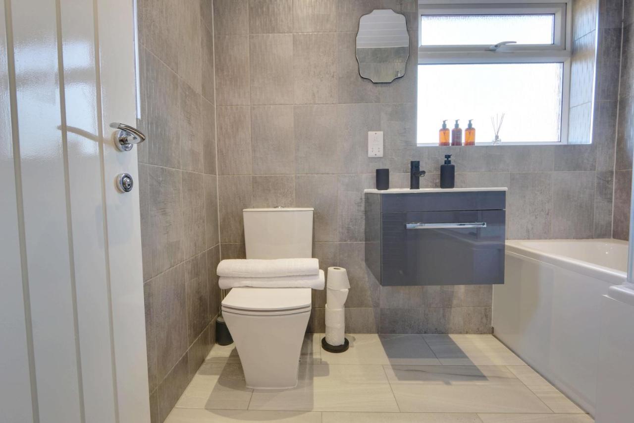 #Upmarket, Exceptional 4 Bed House, With Free Parking, Close To Amenities And Supermarkets 셰필드 외부 사진
