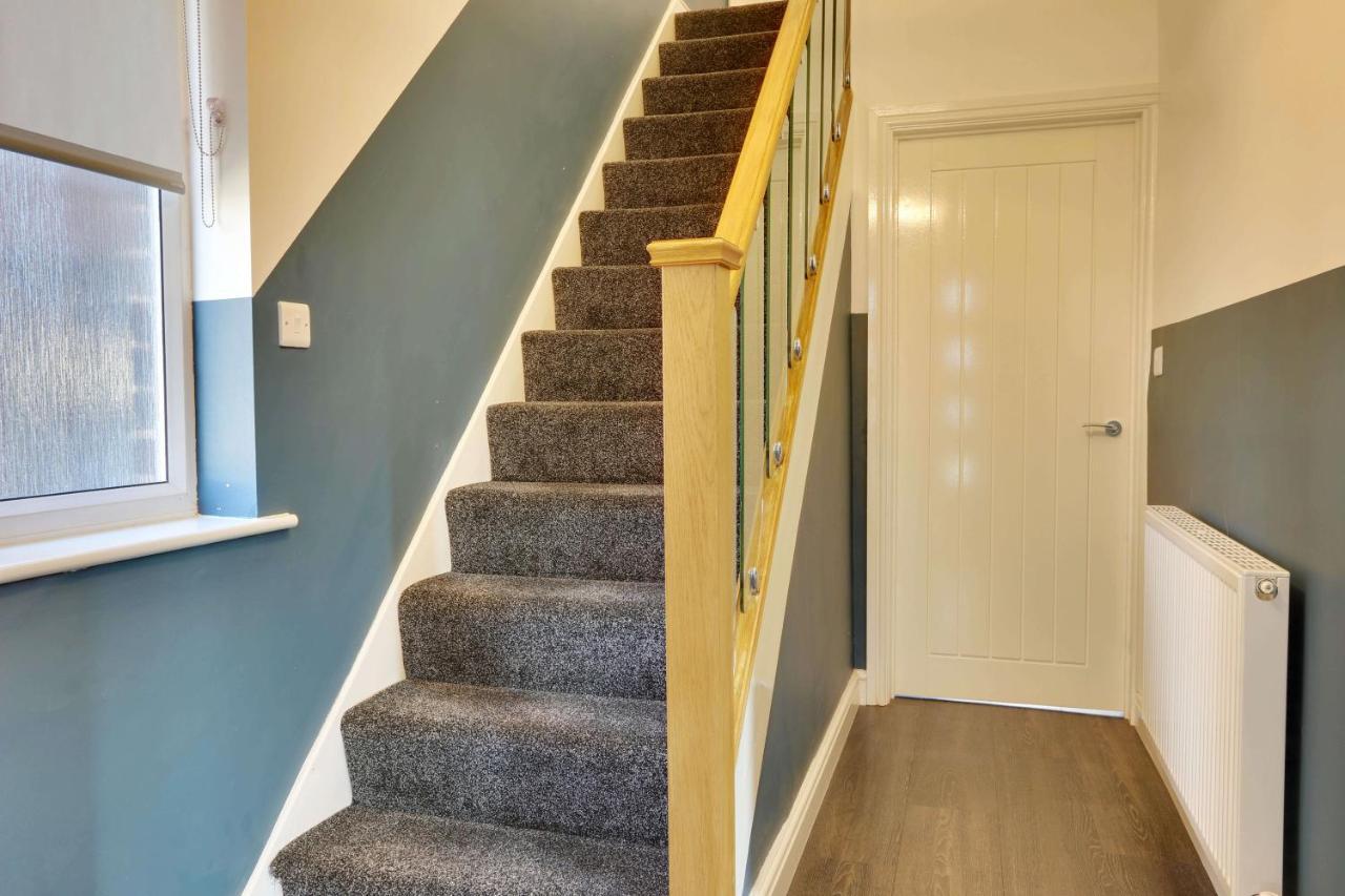 #Upmarket, Exceptional 4 Bed House, With Free Parking, Close To Amenities And Supermarkets 셰필드 외부 사진