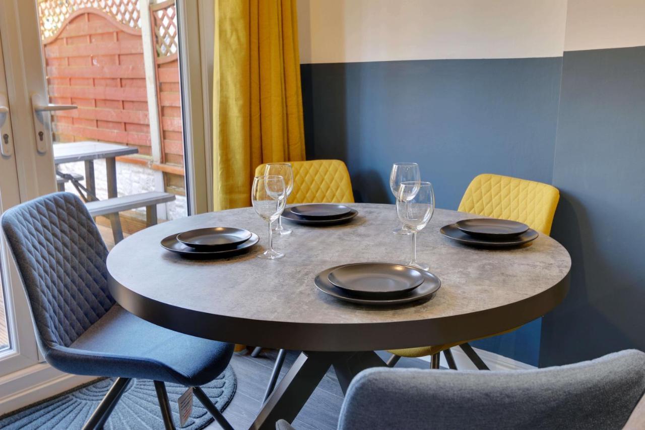 #Upmarket, Exceptional 4 Bed House, With Free Parking, Close To Amenities And Supermarkets 셰필드 외부 사진