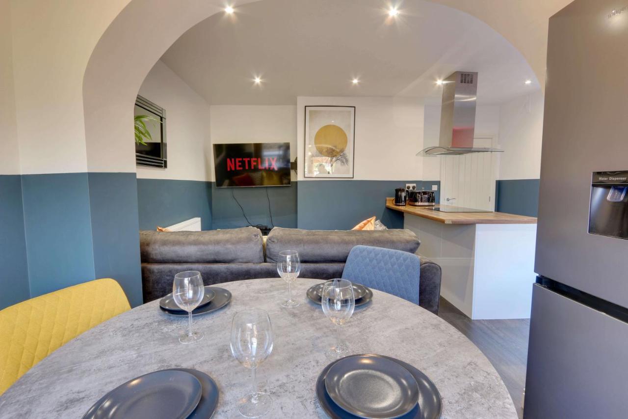 #Upmarket, Exceptional 4 Bed House, With Free Parking, Close To Amenities And Supermarkets 셰필드 외부 사진