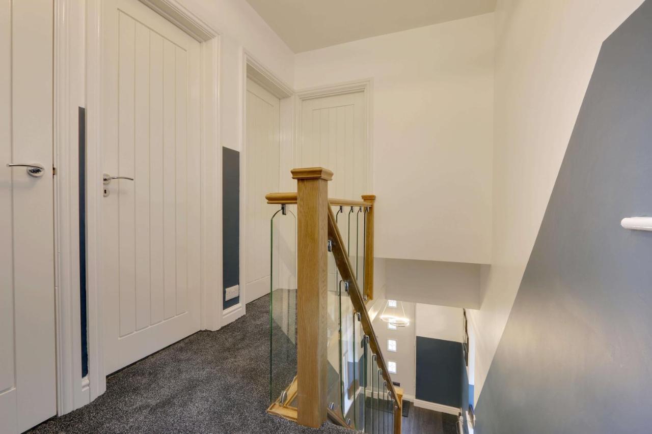 #Upmarket, Exceptional 4 Bed House, With Free Parking, Close To Amenities And Supermarkets 셰필드 외부 사진